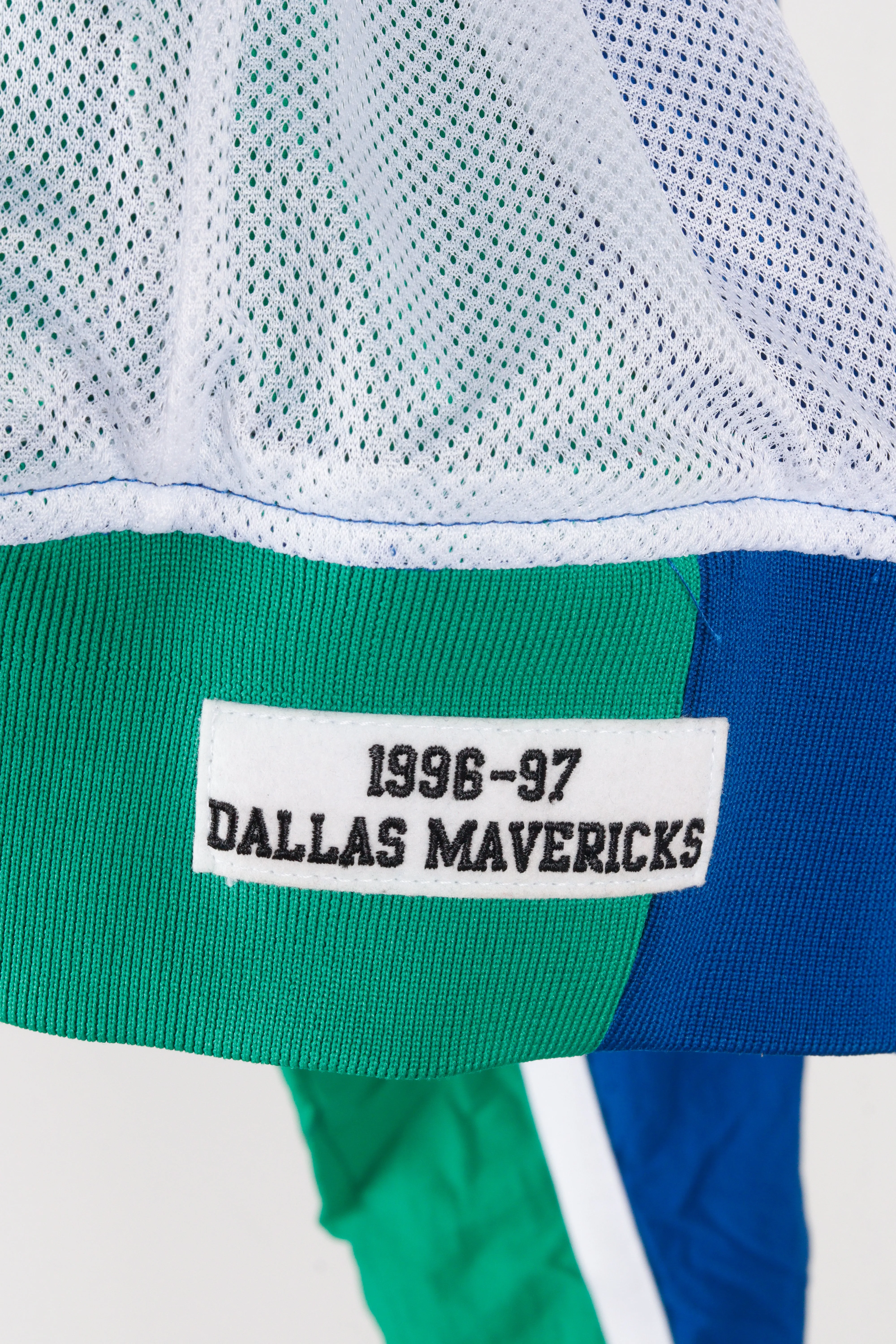 Mitchell & Ness '1996-97 Dallas Mavericks Away' Authentic Warm Up Jacket (2012)